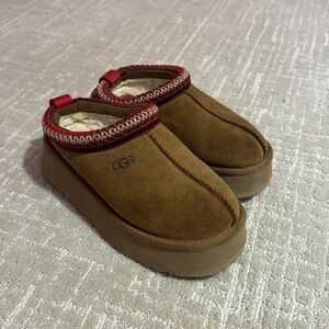 Ugg Tazz platform, size 5